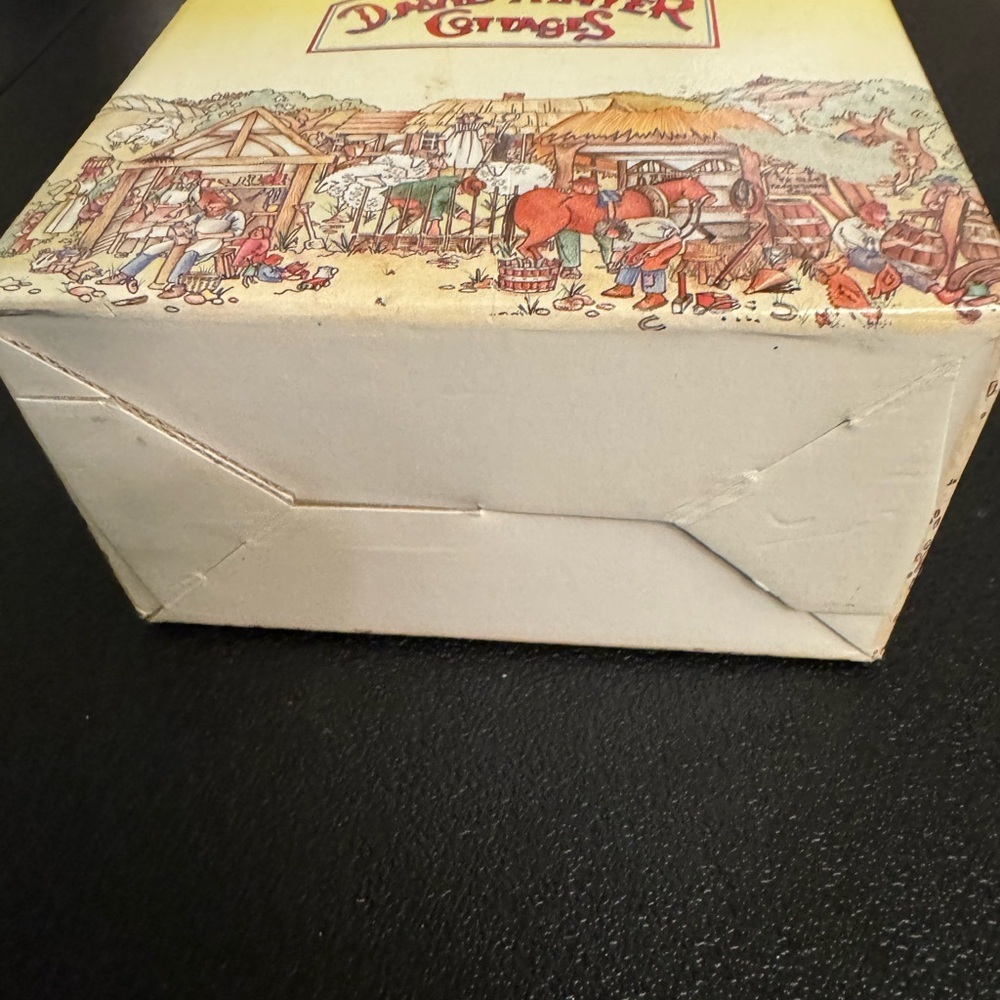 David Winter Vicarage Figurine - Picture 3 of 12